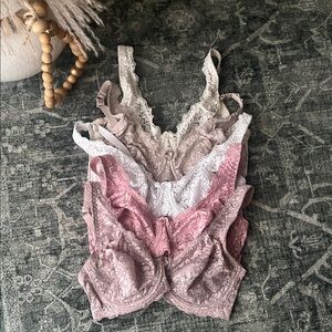 Jessica Simpson Lace Underwire Bra Set in Pink and Cream Tones